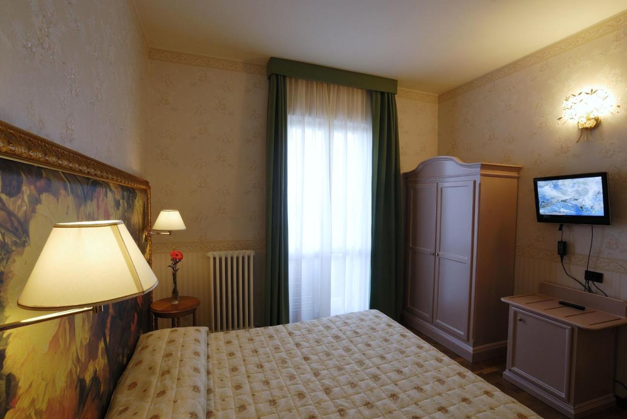 Hotel Zunica Ospitalita Dal 1880 Civitella Del Tronto Habitación foto
